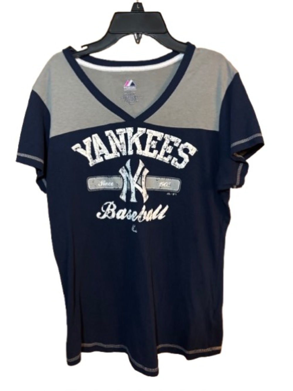 Women’s Majestic Yankees V-neck T-shirt XL
